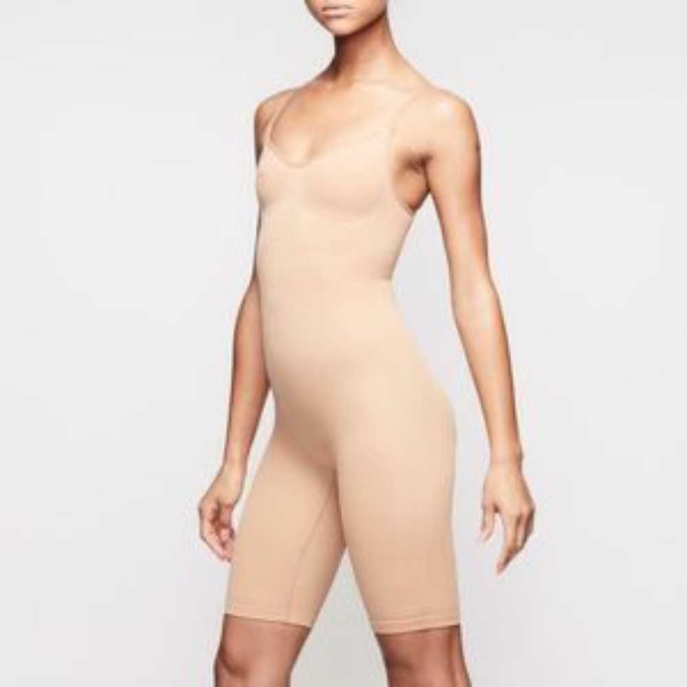 SKIMS NEW Sculpting Seamless Bodysuit